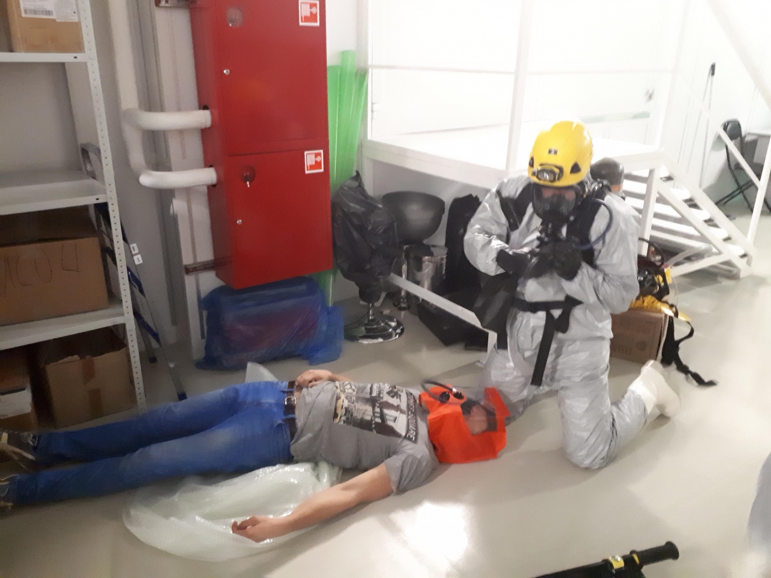 Занятие на производстве с сотрудниками ООО «Крокус Наноэлектроника» по программе курса «Отработка действий аварийно-спасательной команды «ERT»